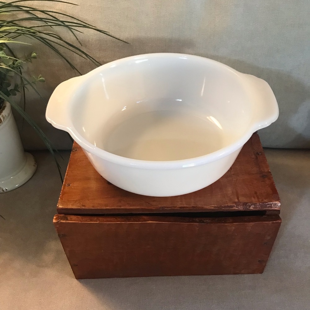 Fire King 1.5 quart milk glass round casserole.